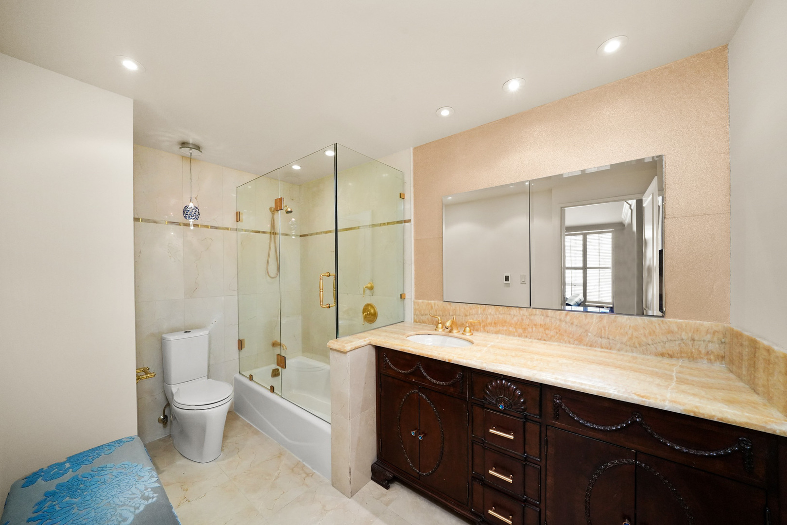 260 E CHESTNUT Street Unit: 3001