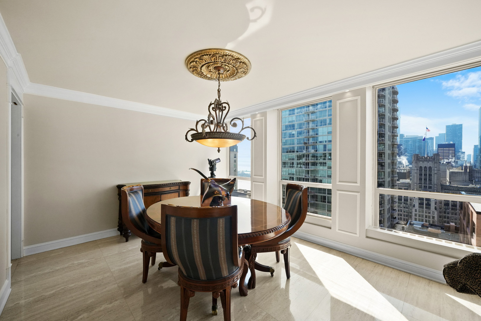 260 E CHESTNUT Street Unit: 3001