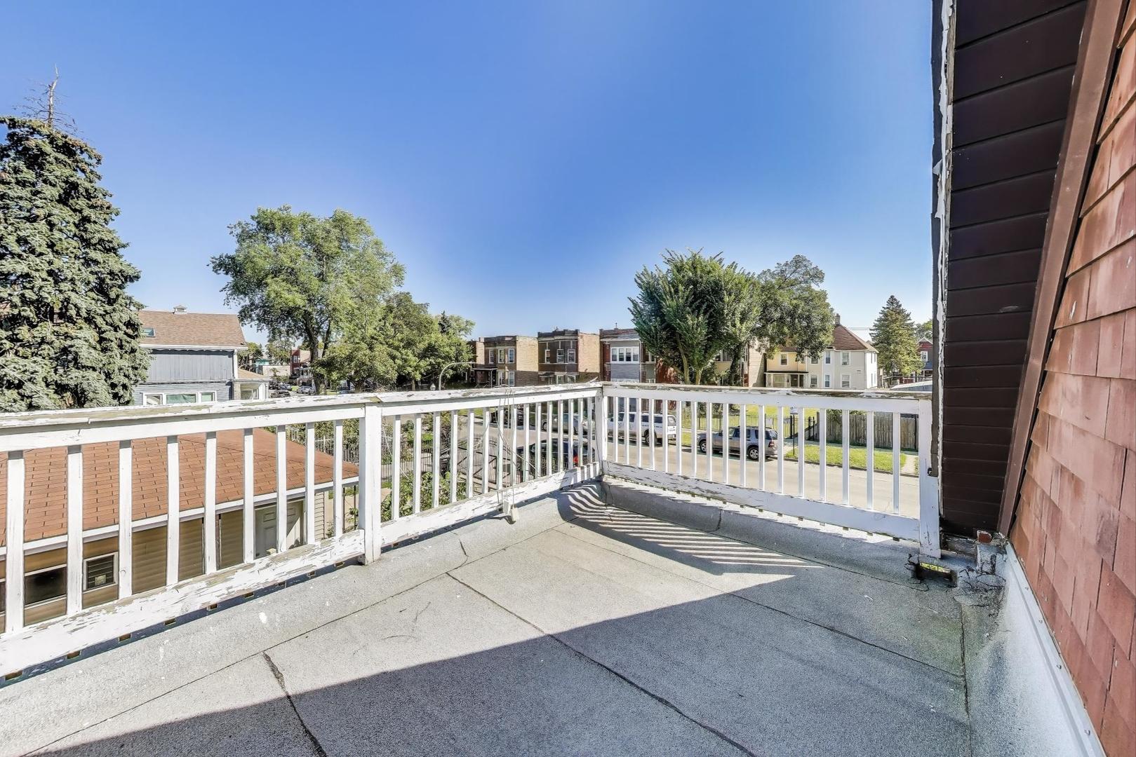5636 W Augusta Boulevard