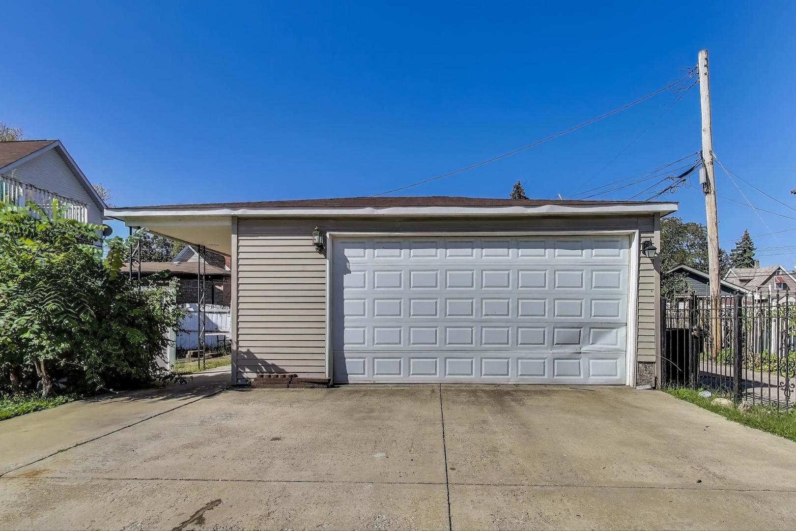 5636 W Augusta Boulevard