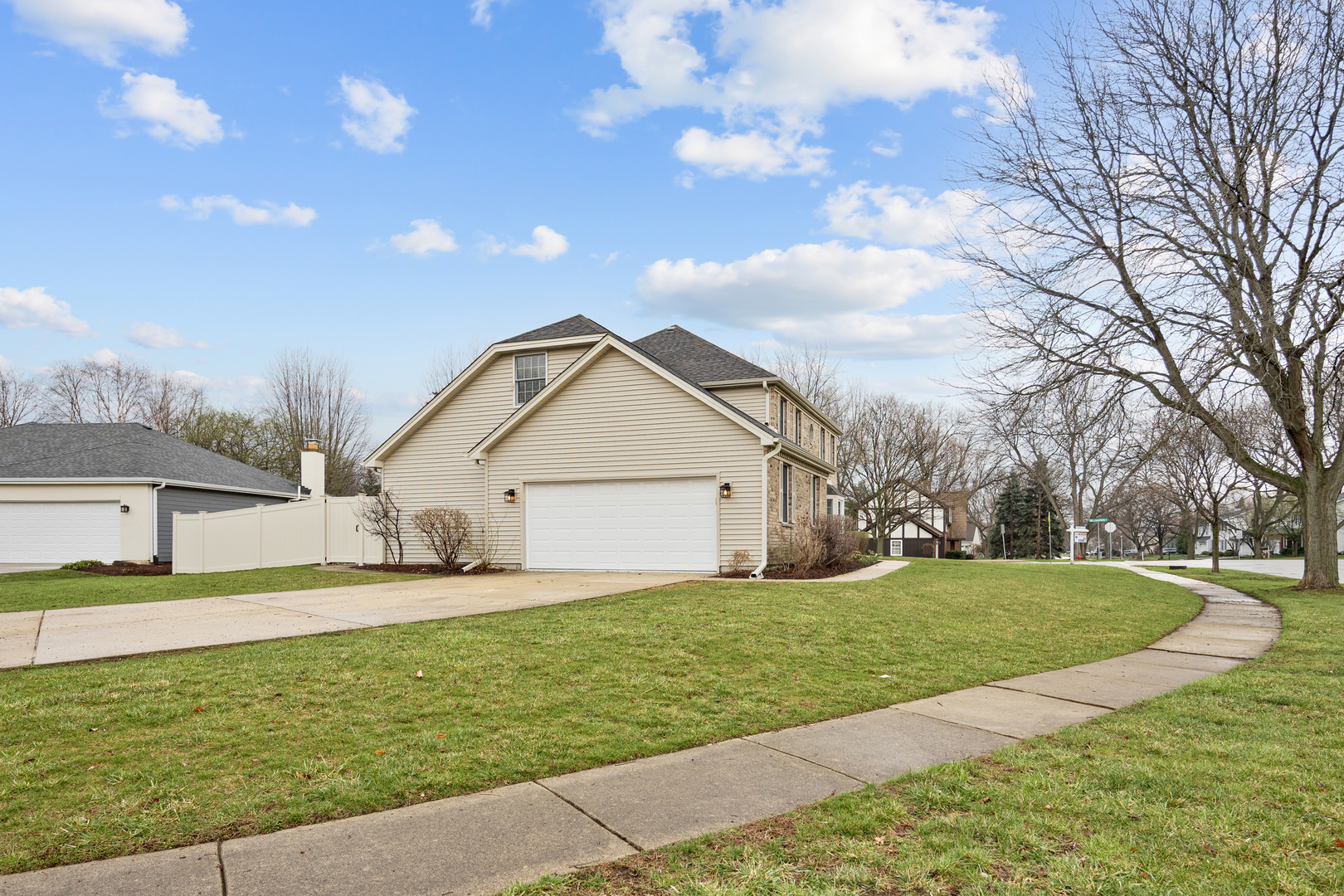 201 N Cambridge Drive