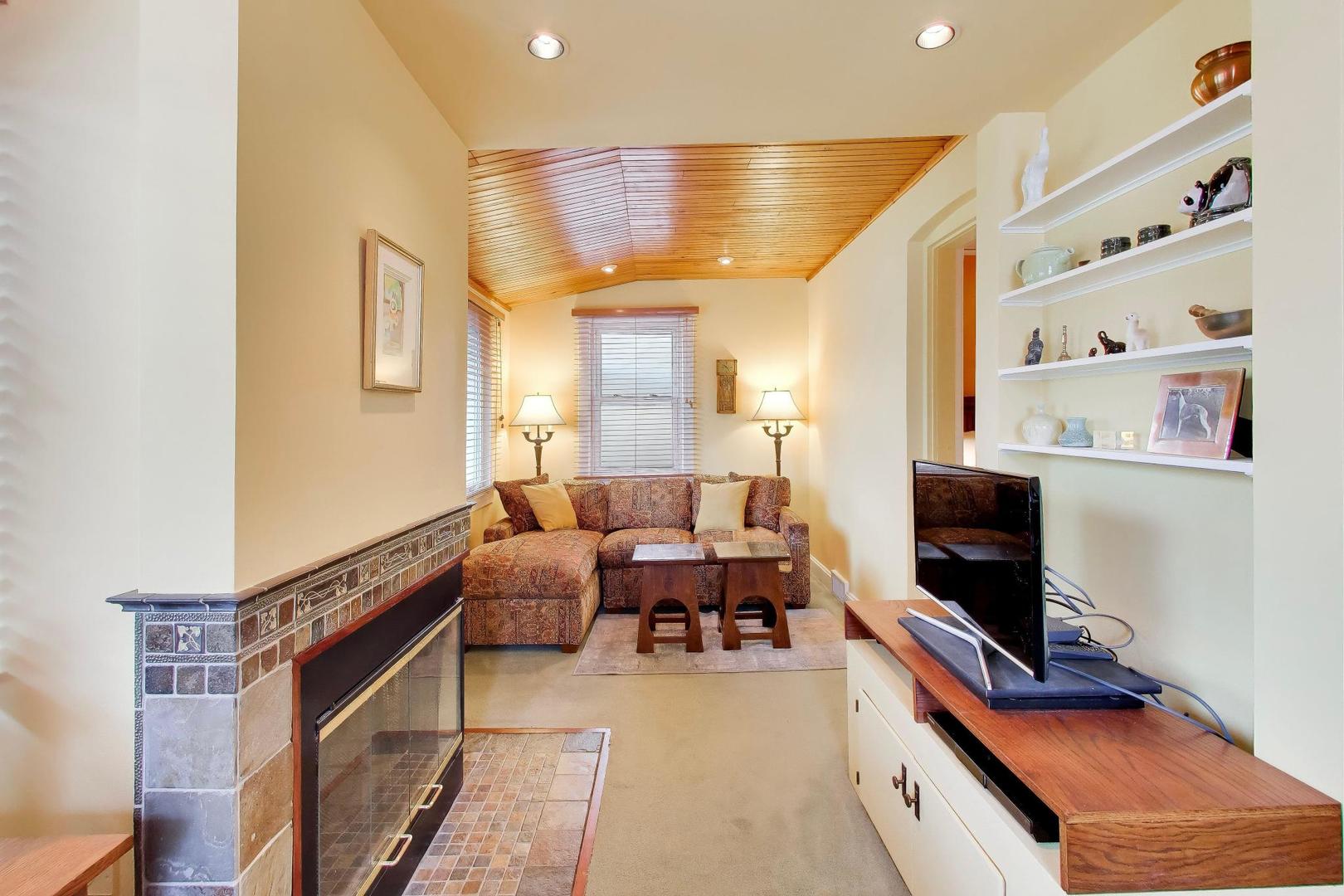 1812 N Nordica Avenue