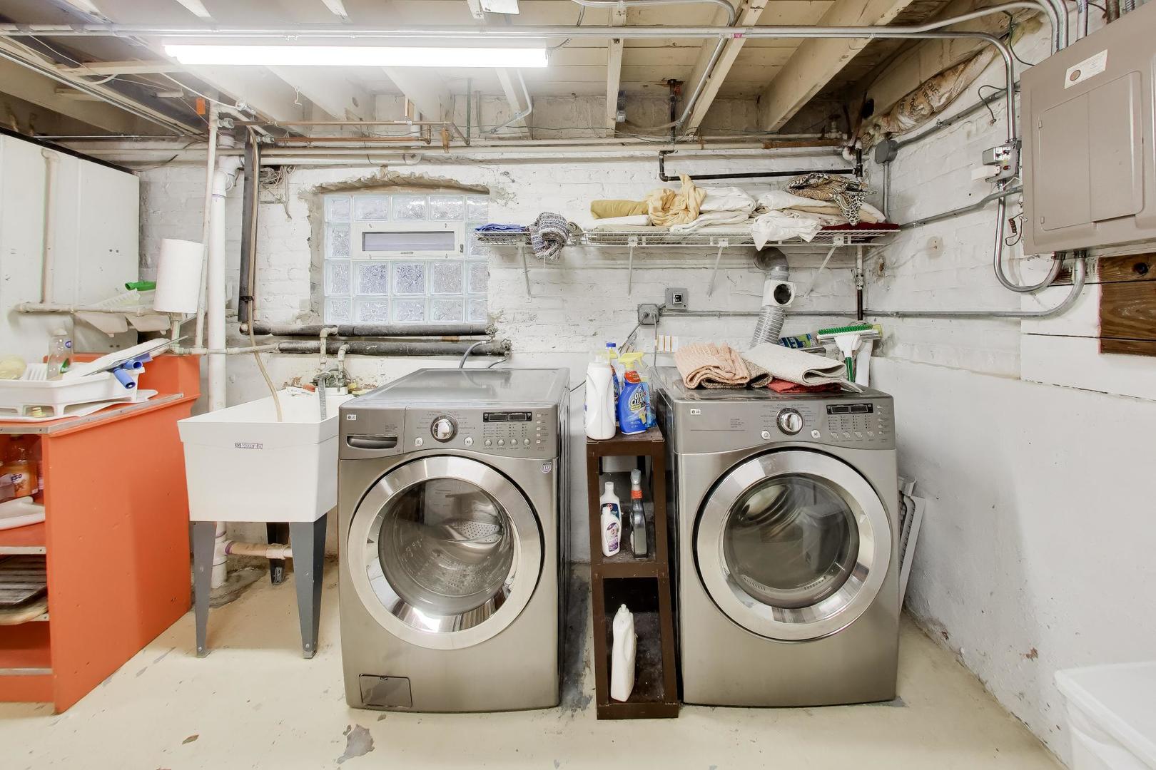 1812 N Nordica Avenue