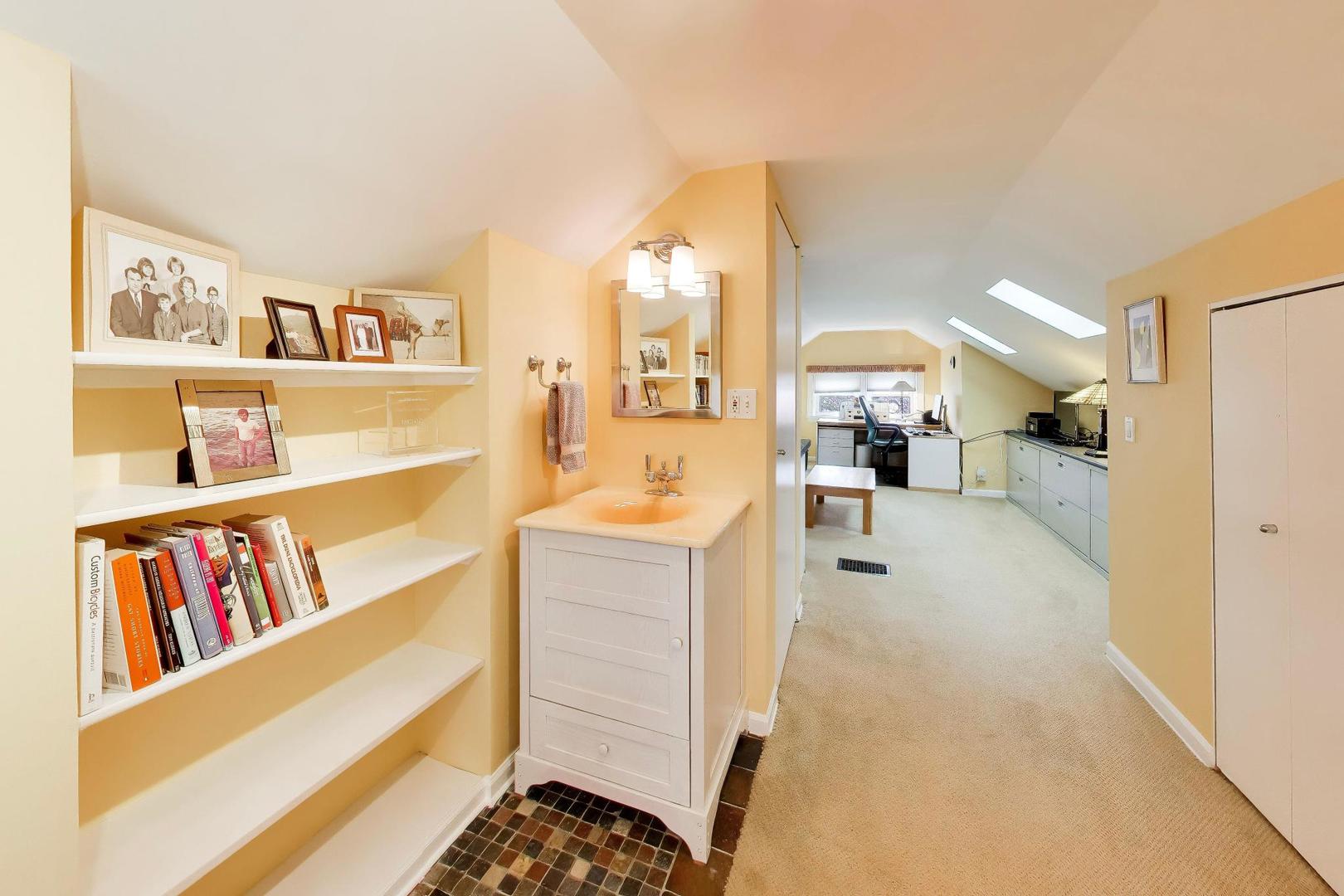 1812 N Nordica Avenue