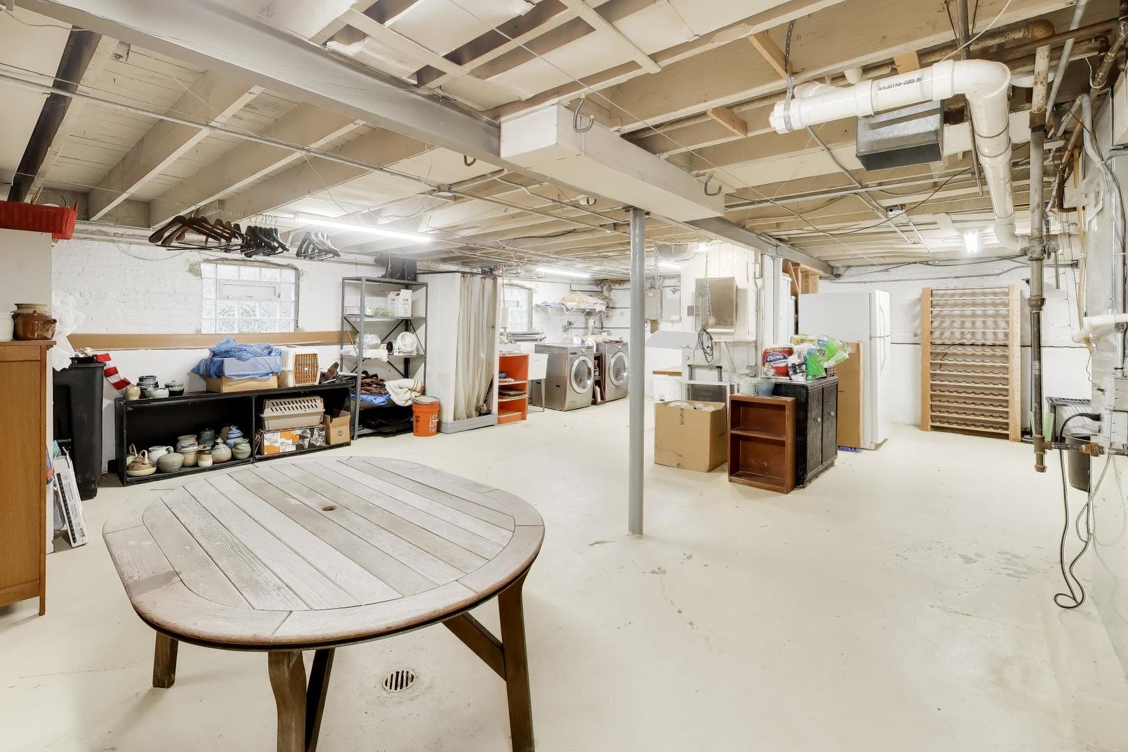 1812 N Nordica Avenue