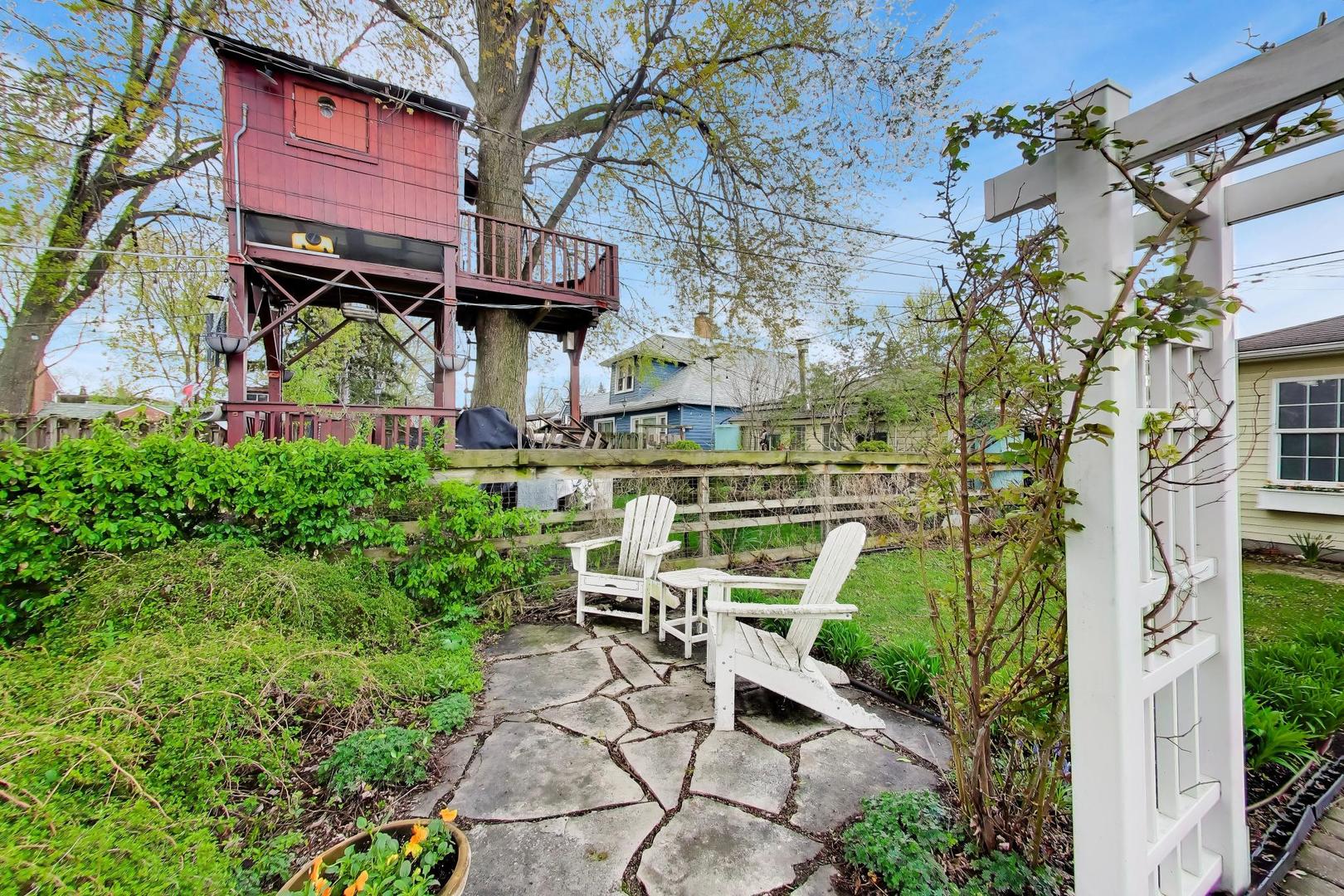 1812 N Nordica Avenue