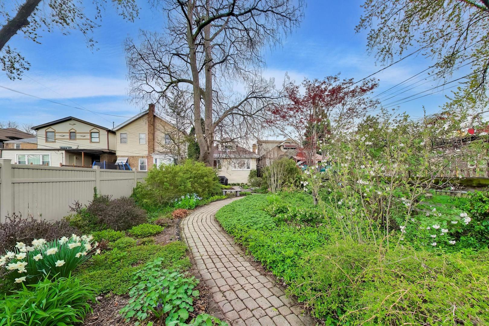 1812 N Nordica Avenue