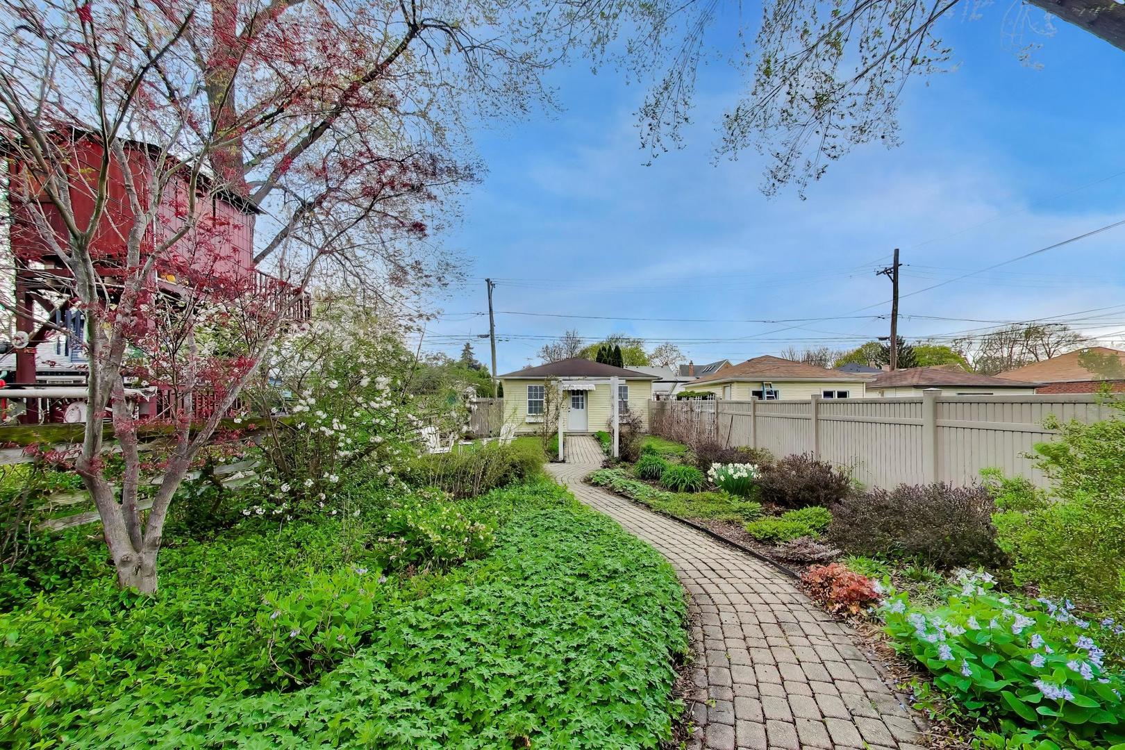 1812 N Nordica Avenue