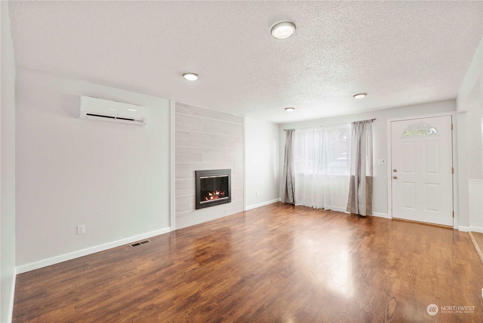 7218 E E St
