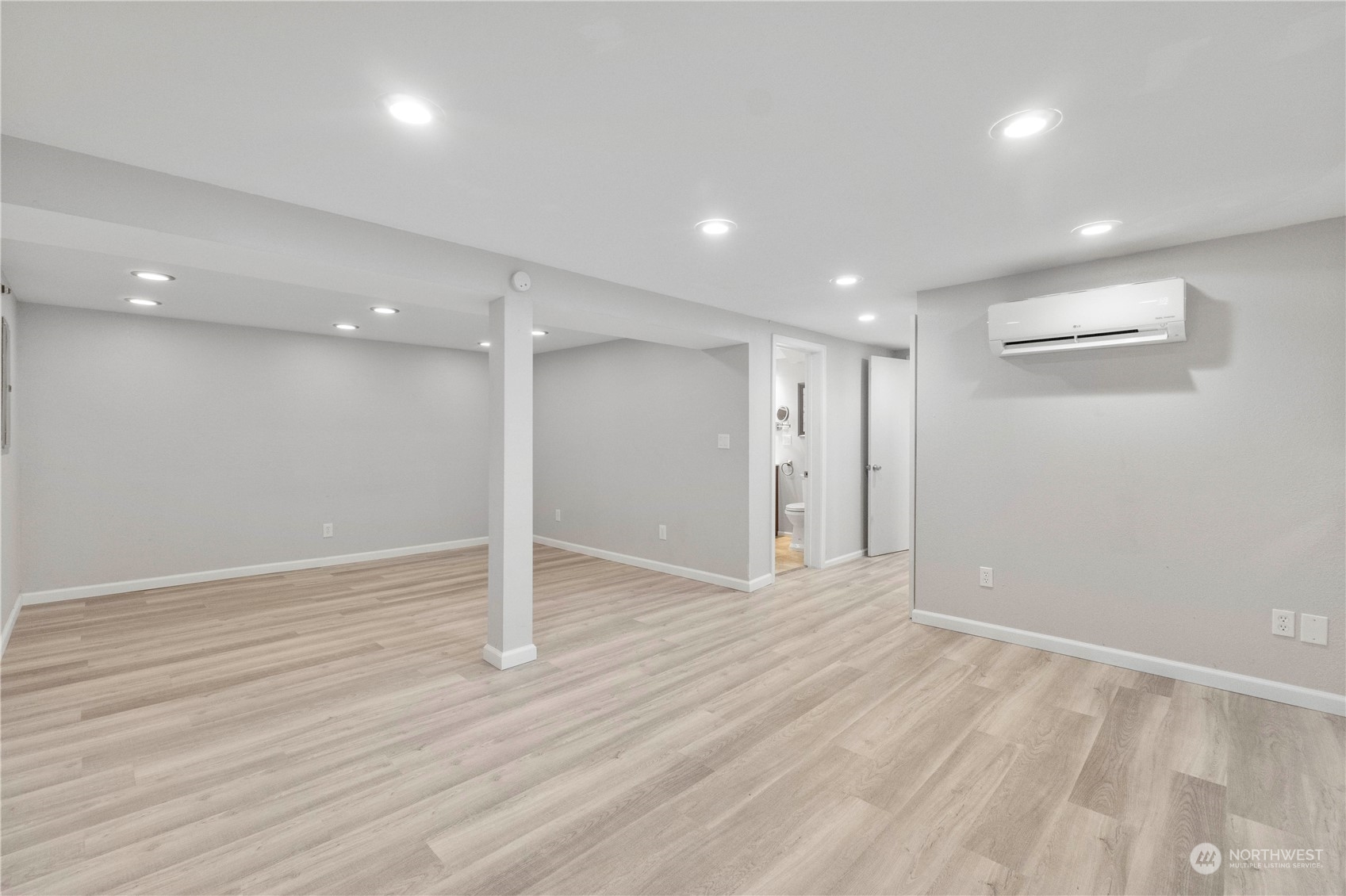 7218 E E St