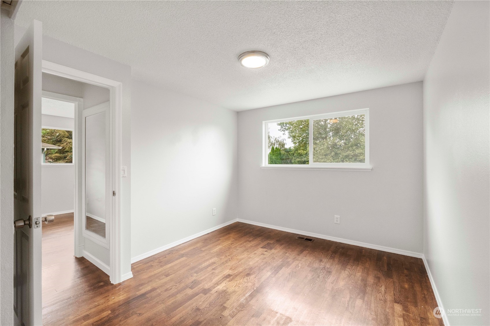 7218 E E St