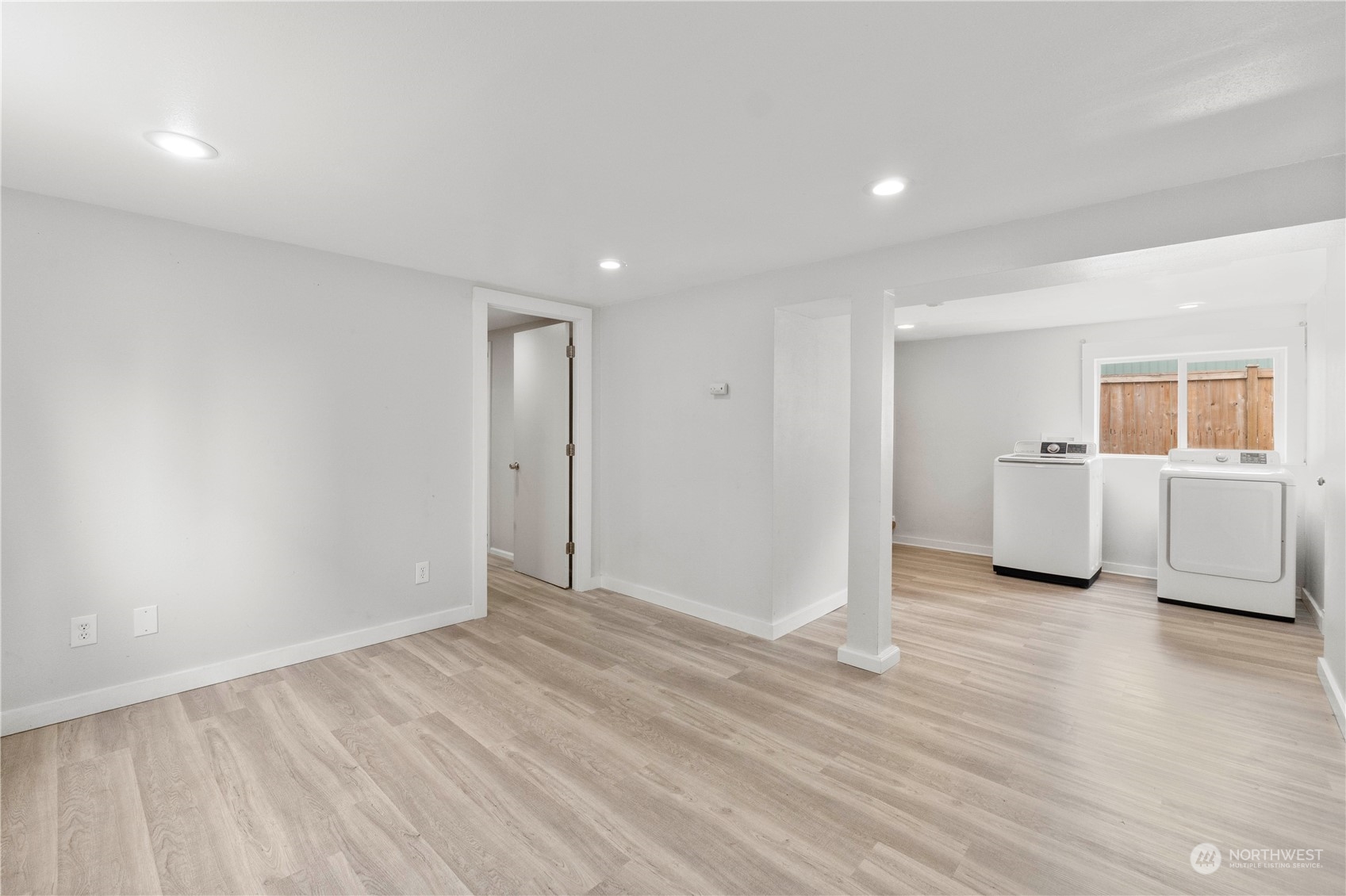 7218 E E St
