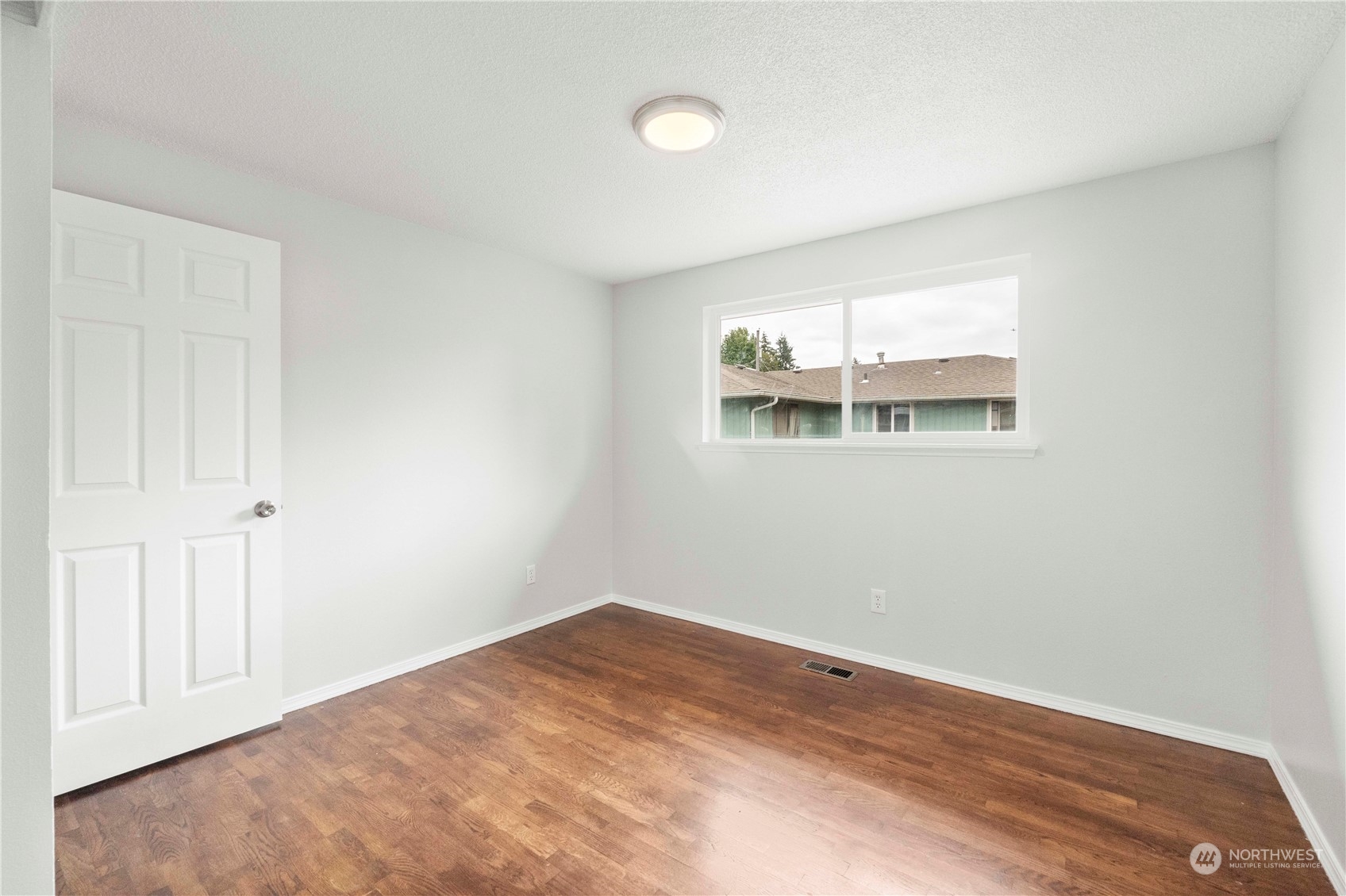 7218 E E St