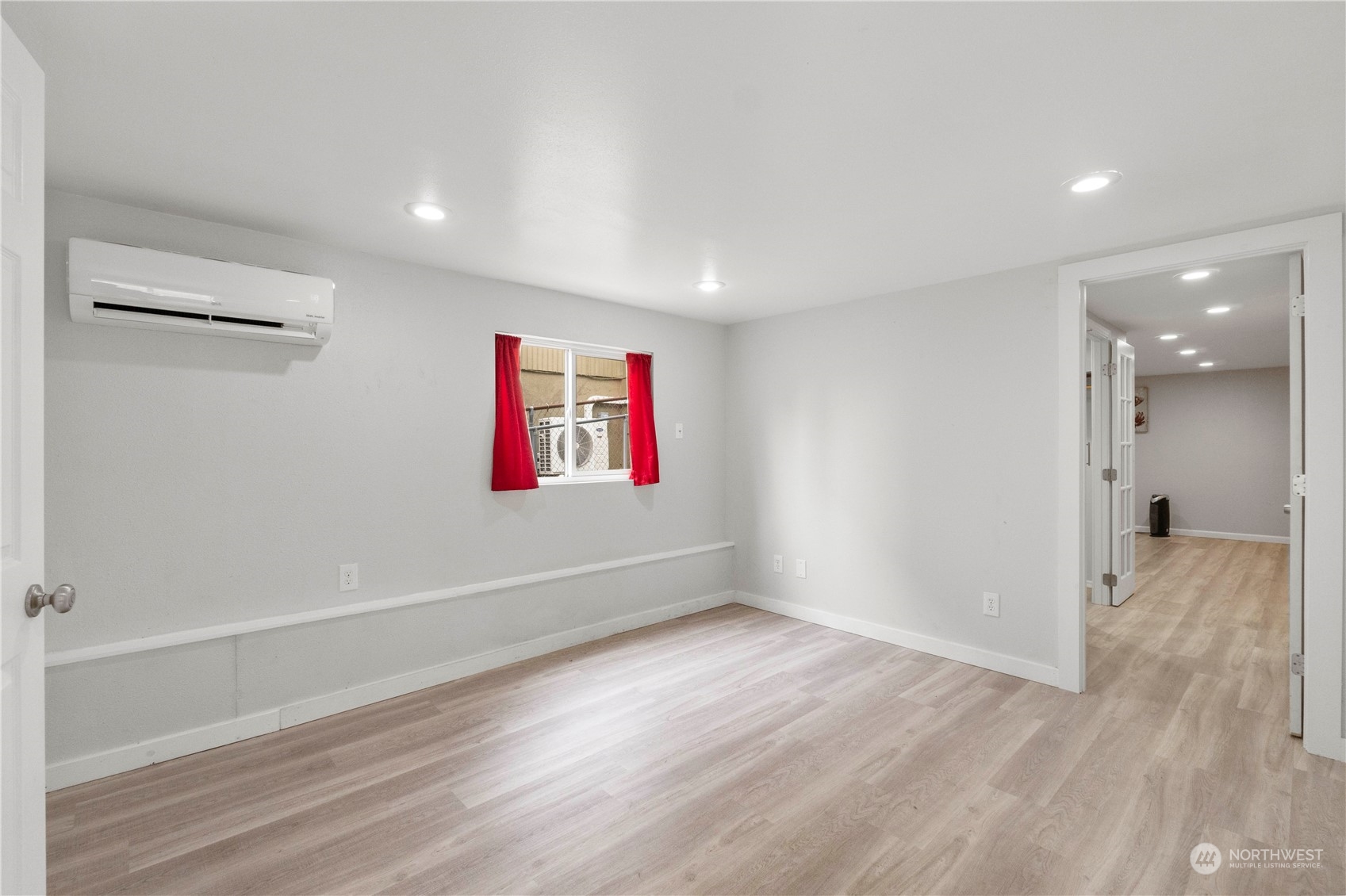 7218 E E St