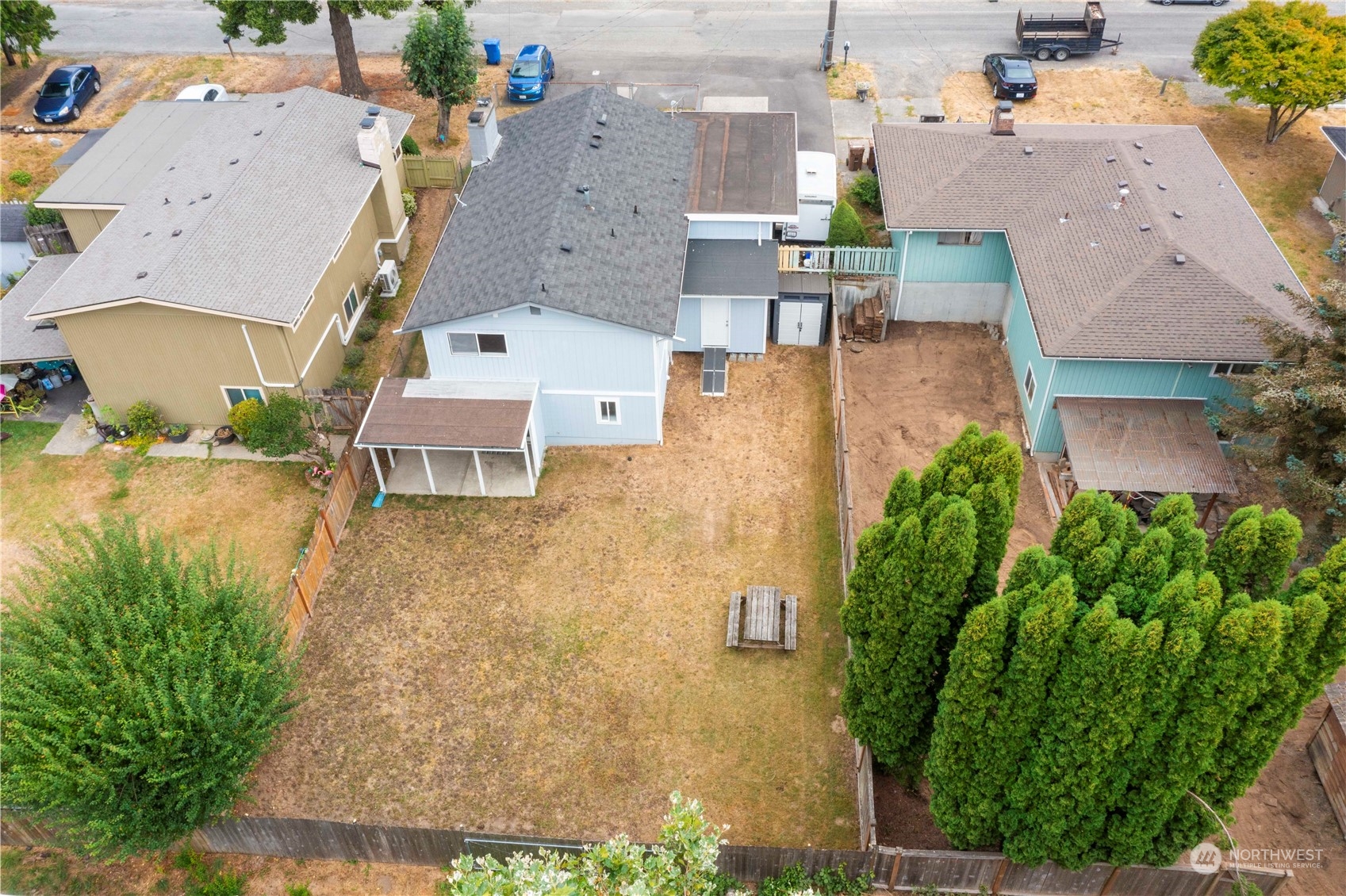 7218 E E St