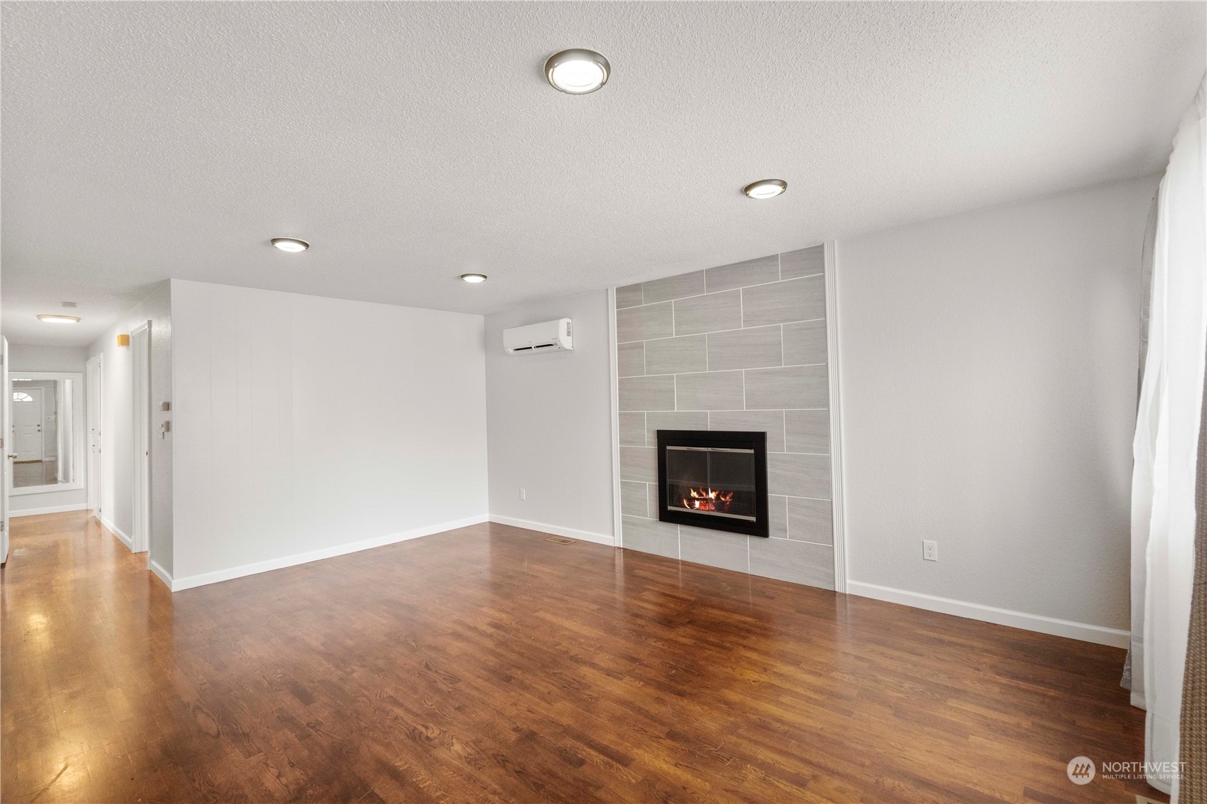 7218 E E St