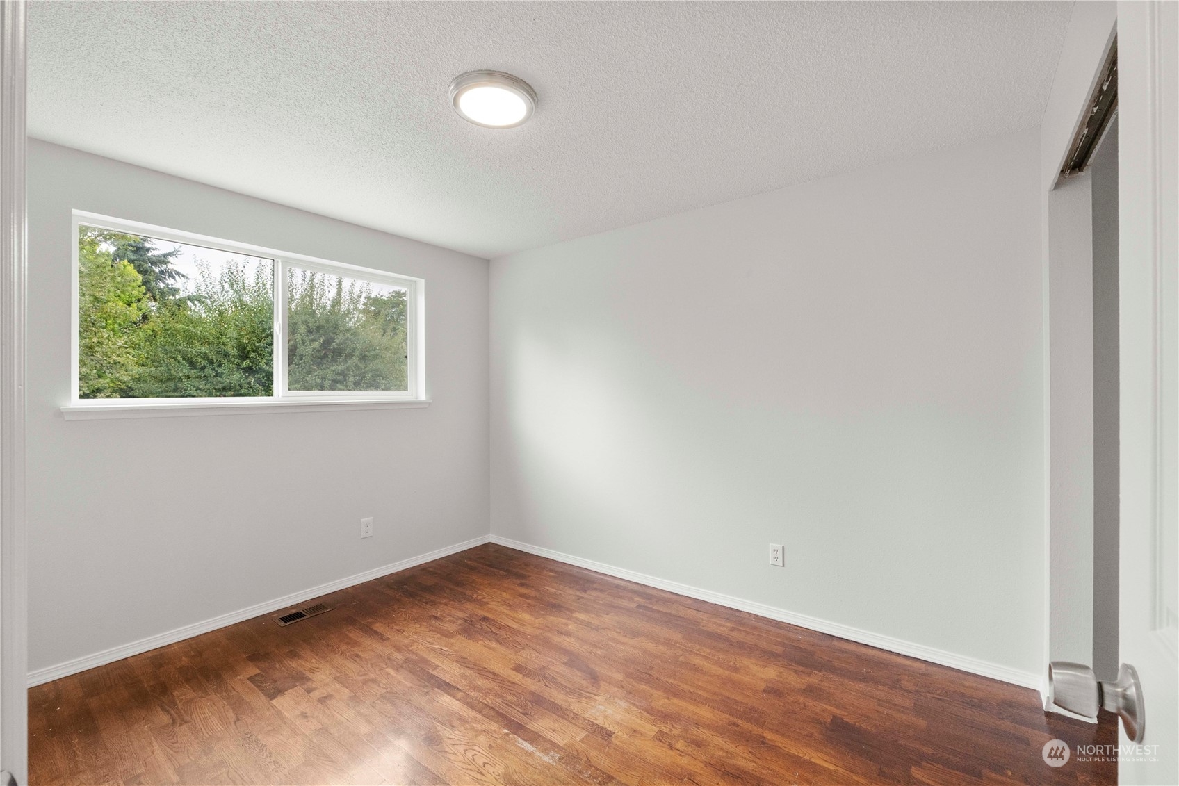 7218 E E St