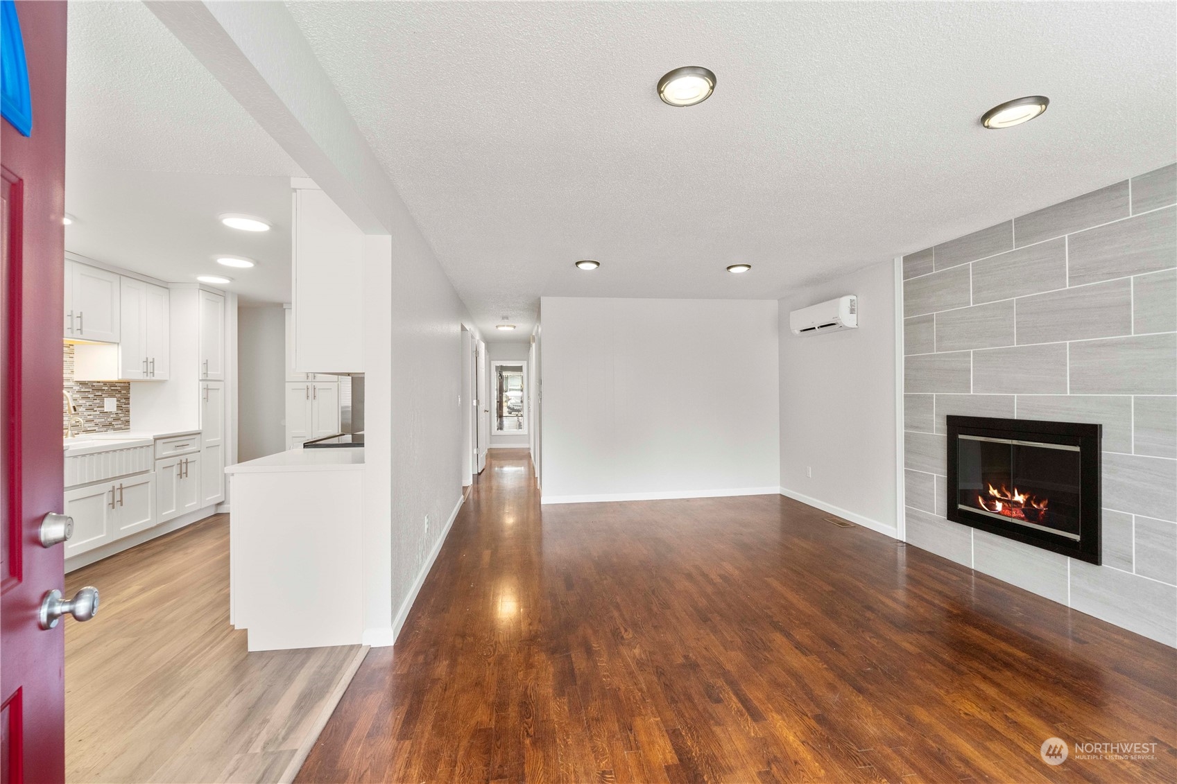 7218 E E St