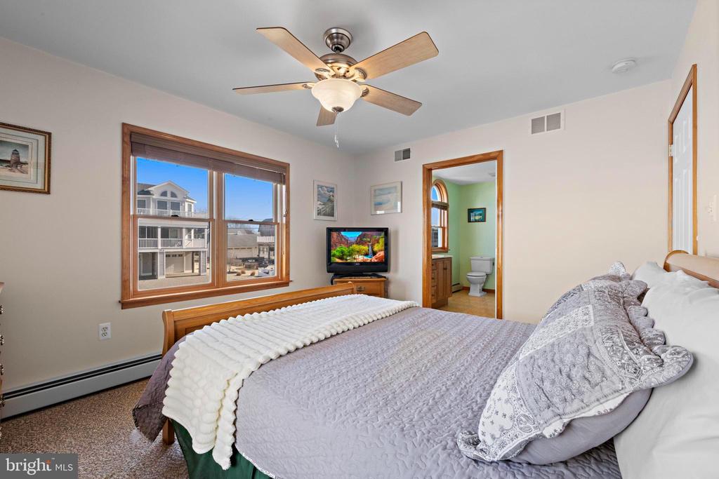 272 N 9TH STREET