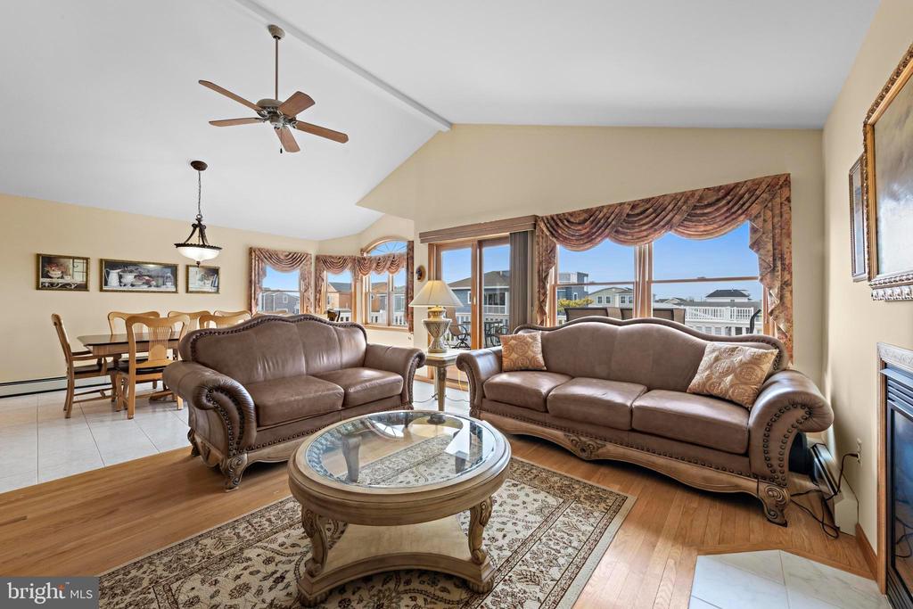 272 N 9TH STREET