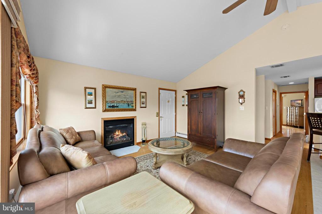 272 N 9TH STREET
