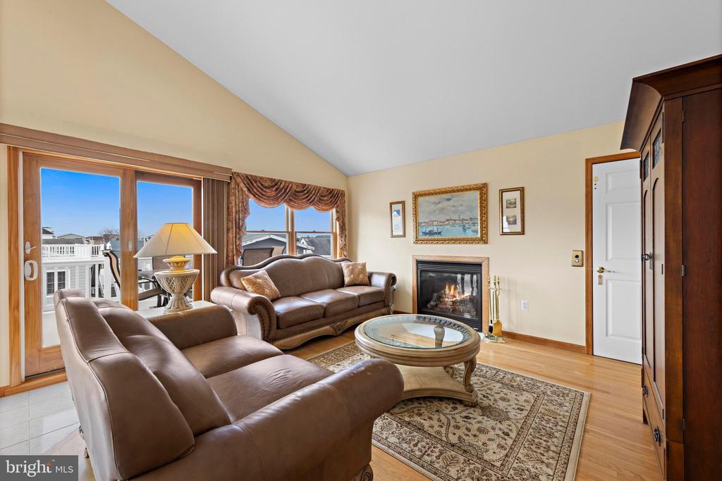 272 N 9TH STREET