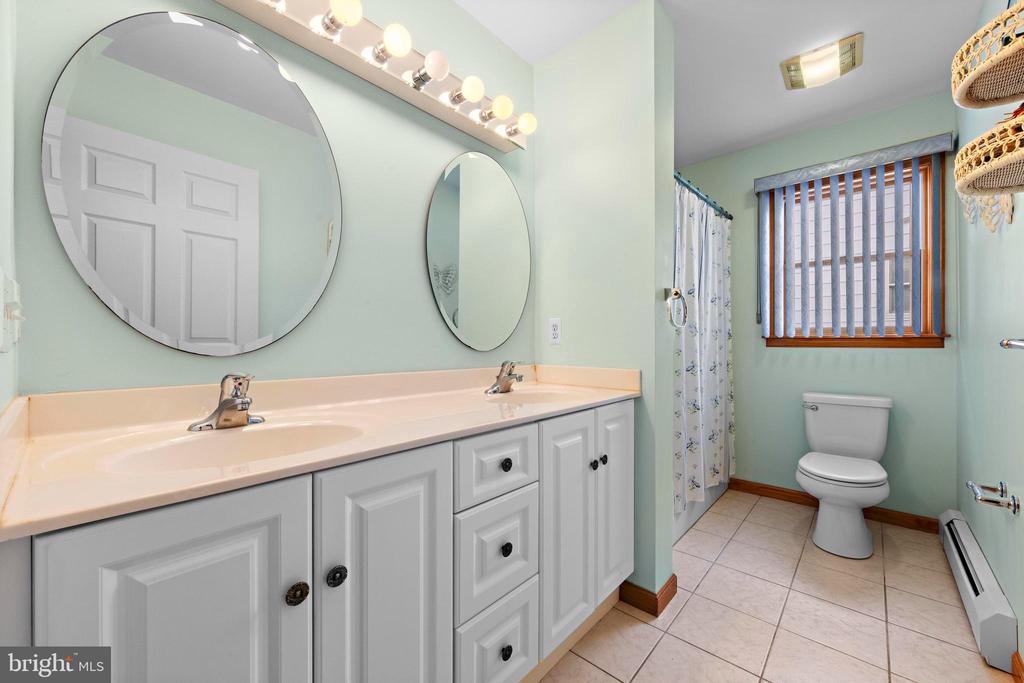 272 N 9TH STREET