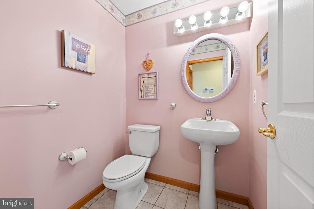 272 N 9TH STREET