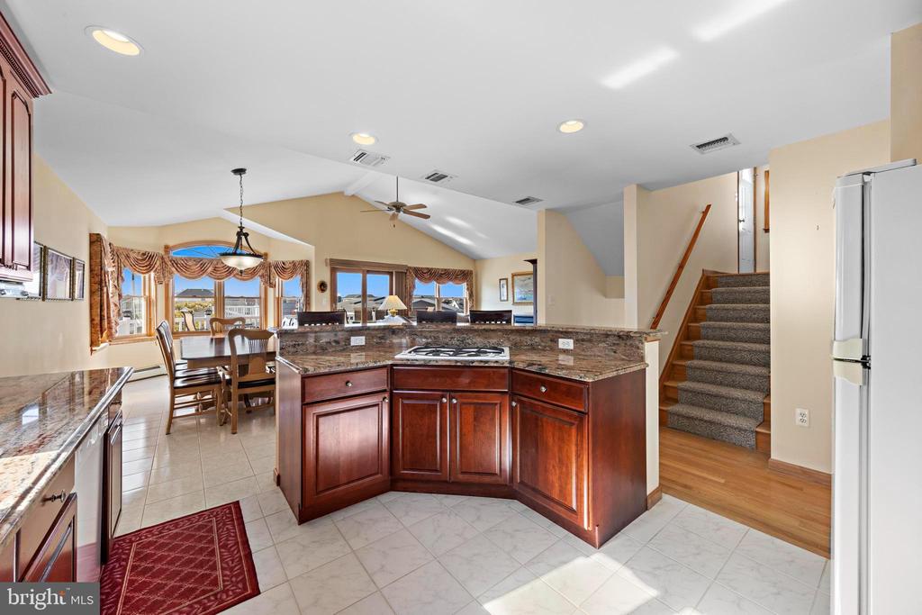 272 N 9TH STREET