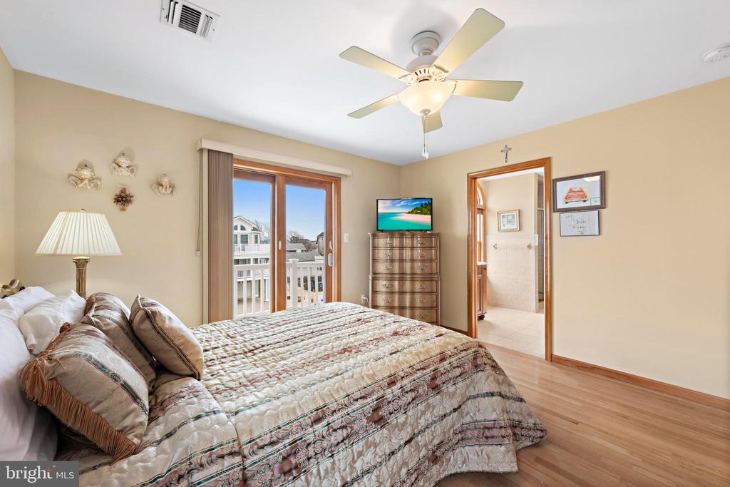272 N 9TH STREET