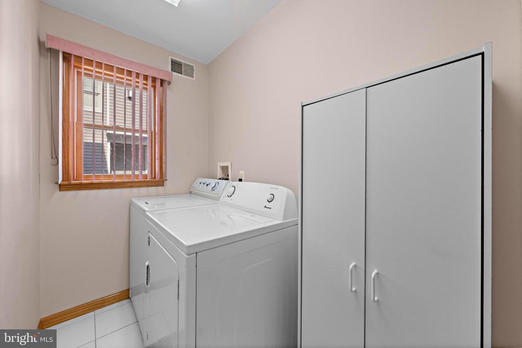 272 N 9TH STREET