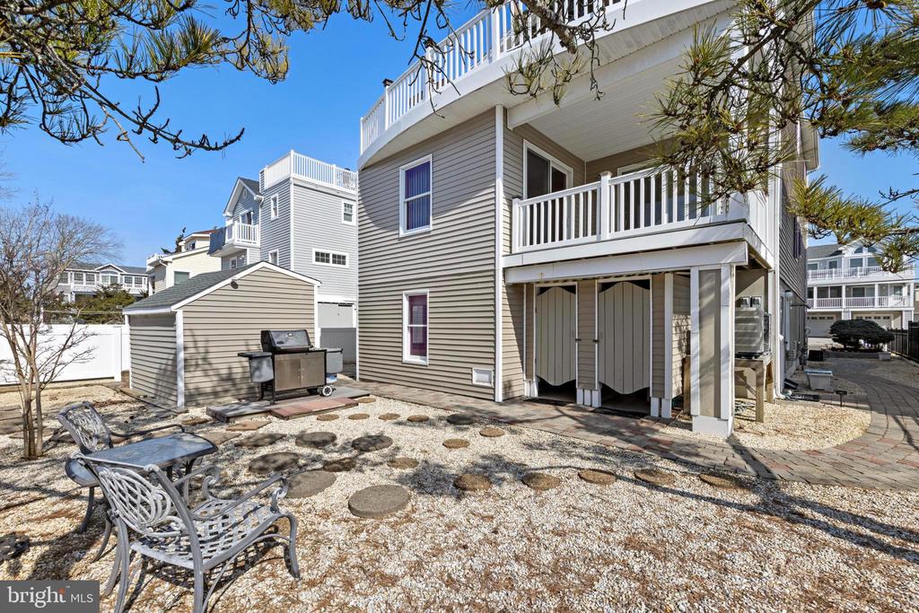 272 N 9TH STREET