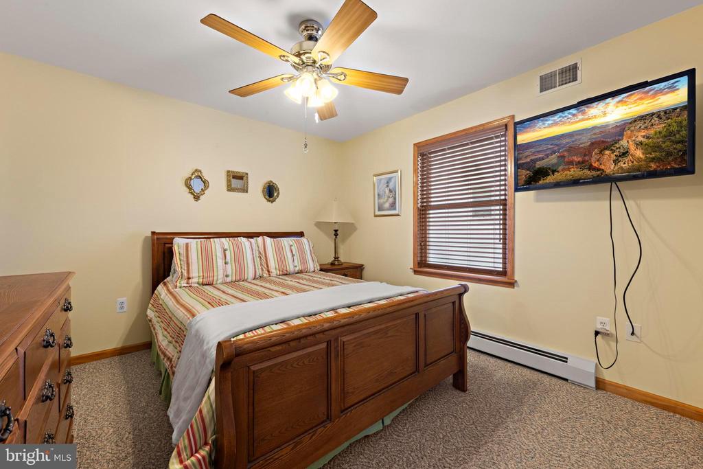 272 N 9TH STREET