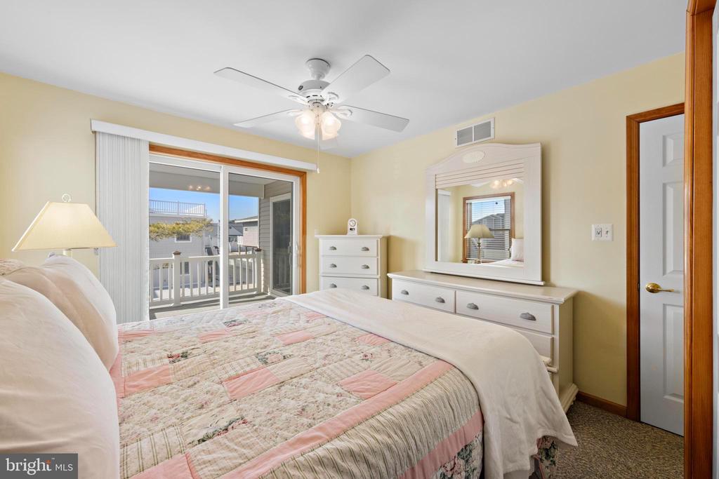 272 N 9TH STREET