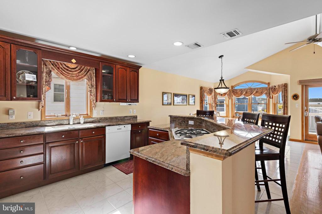 272 N 9TH STREET