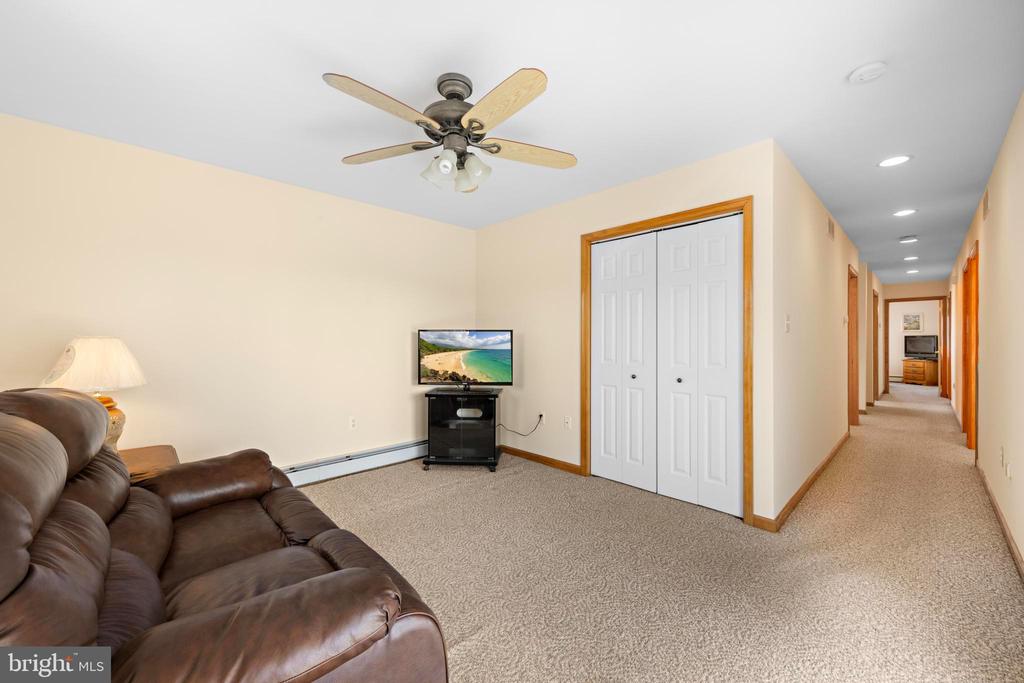 272 N 9TH STREET