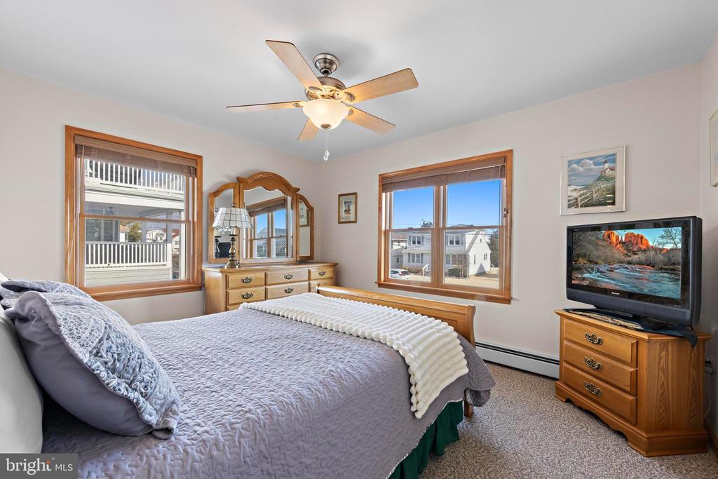 272 N 9TH STREET