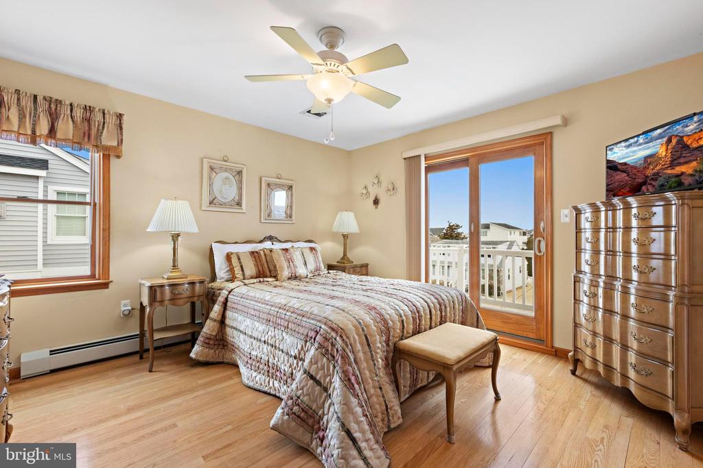 272 N 9TH STREET