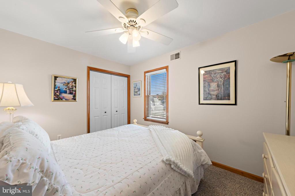 272 N 9TH STREET