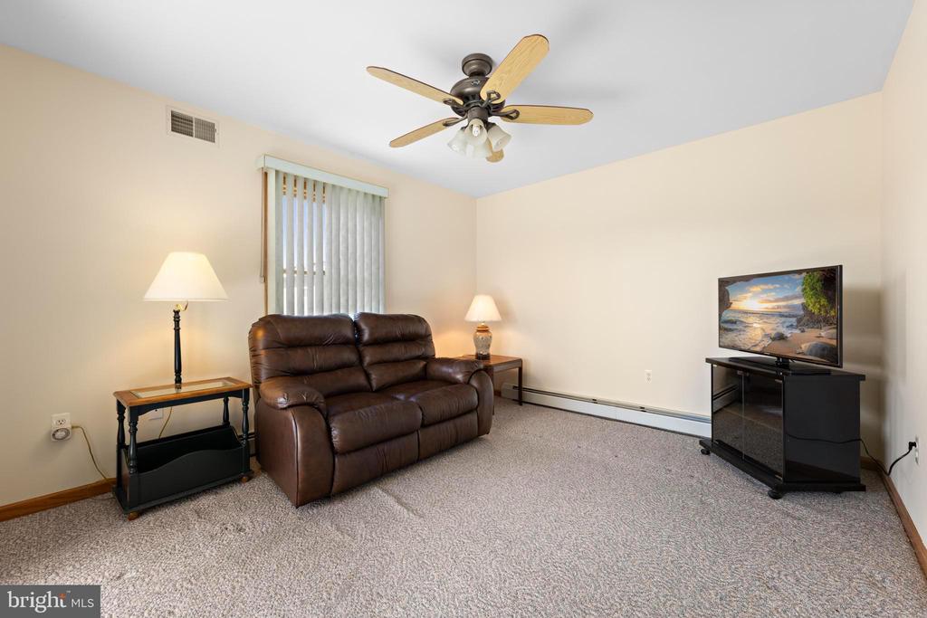 272 N 9TH STREET