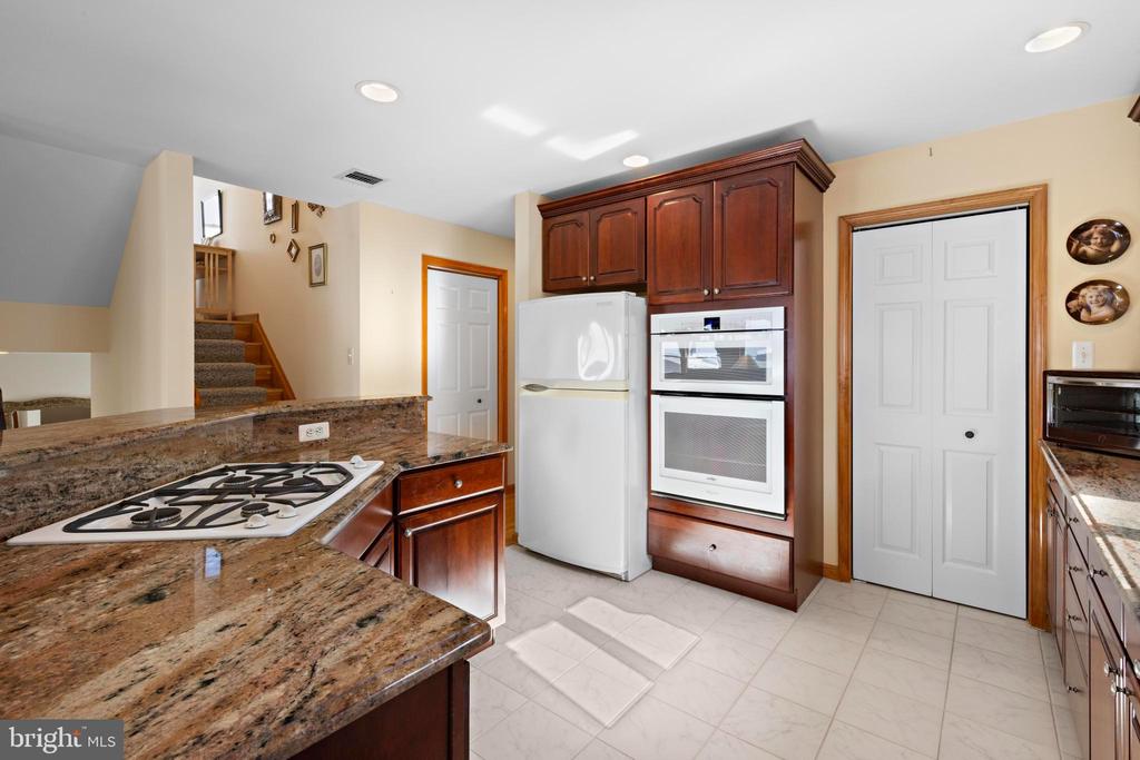 272 N 9TH STREET