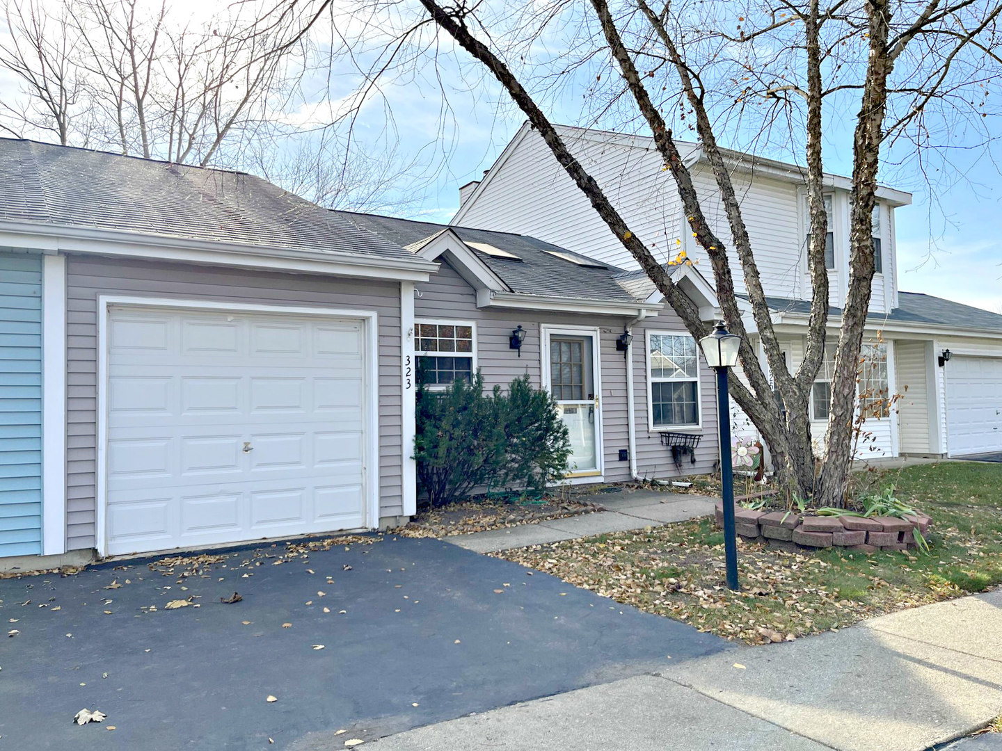 323 NEWBURY Drive Unit: 323