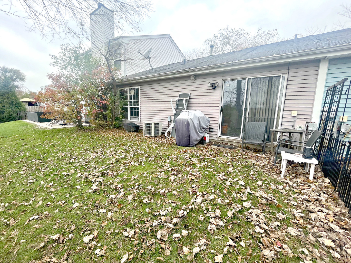 323 NEWBURY Drive Unit: 323