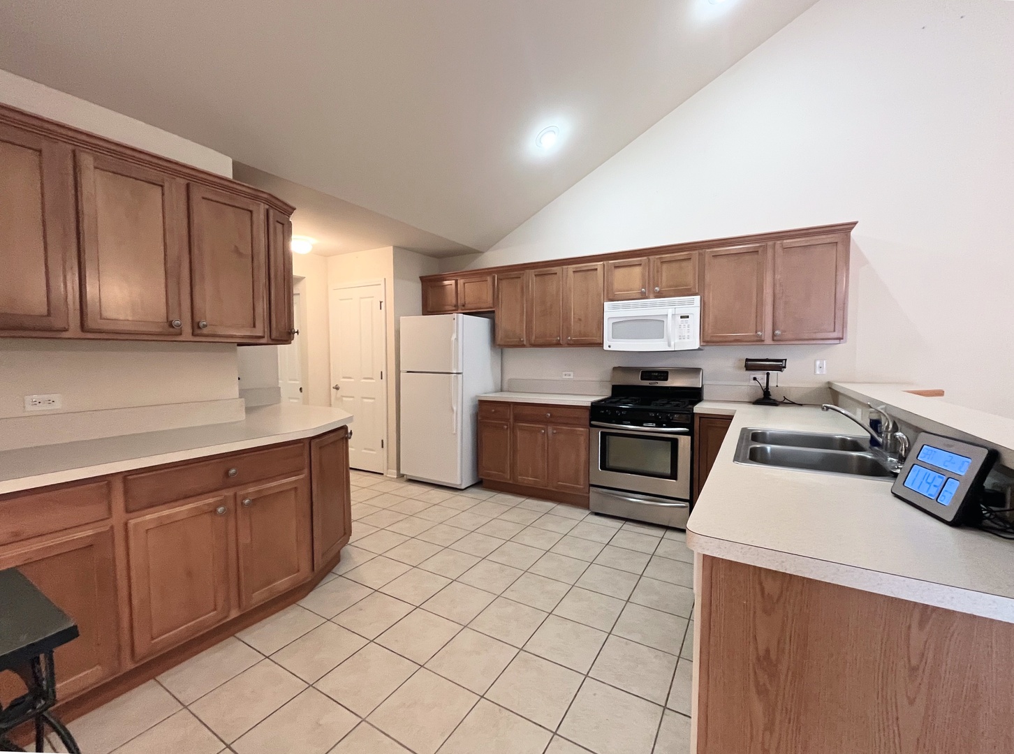 641 SCHUMANN Street Unit: 25C