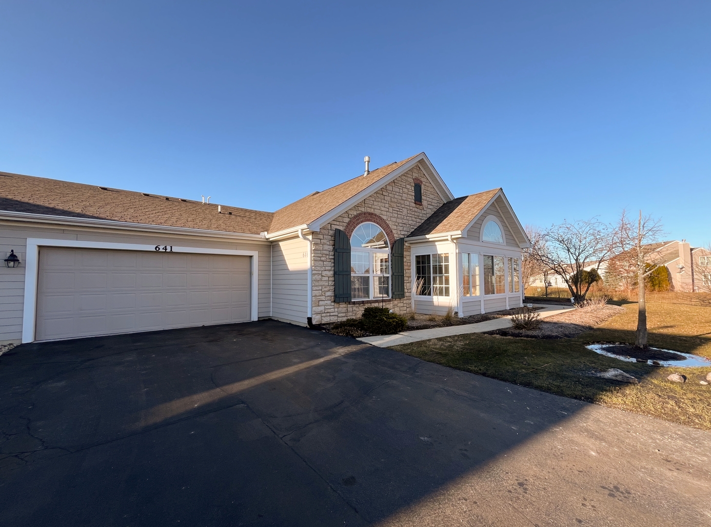 641 SCHUMANN Street Unit: 25C