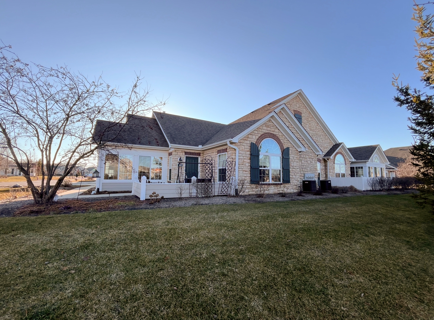 641 SCHUMANN Street Unit: 25C