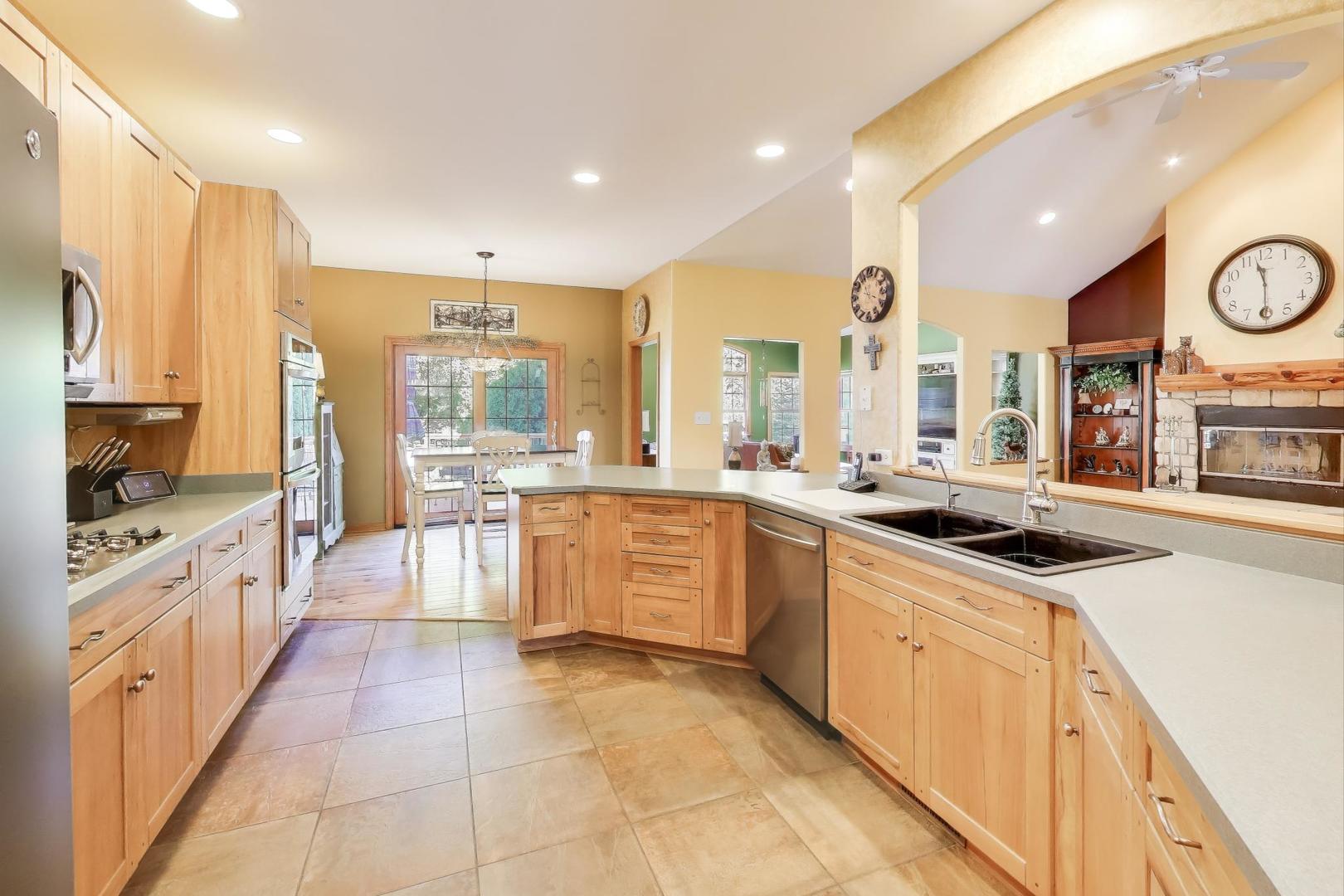 9206 Pine Needle Pass