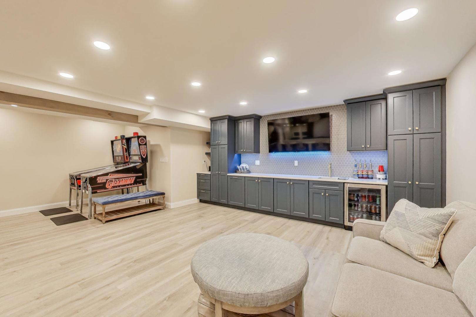 7615 Surini Lane
