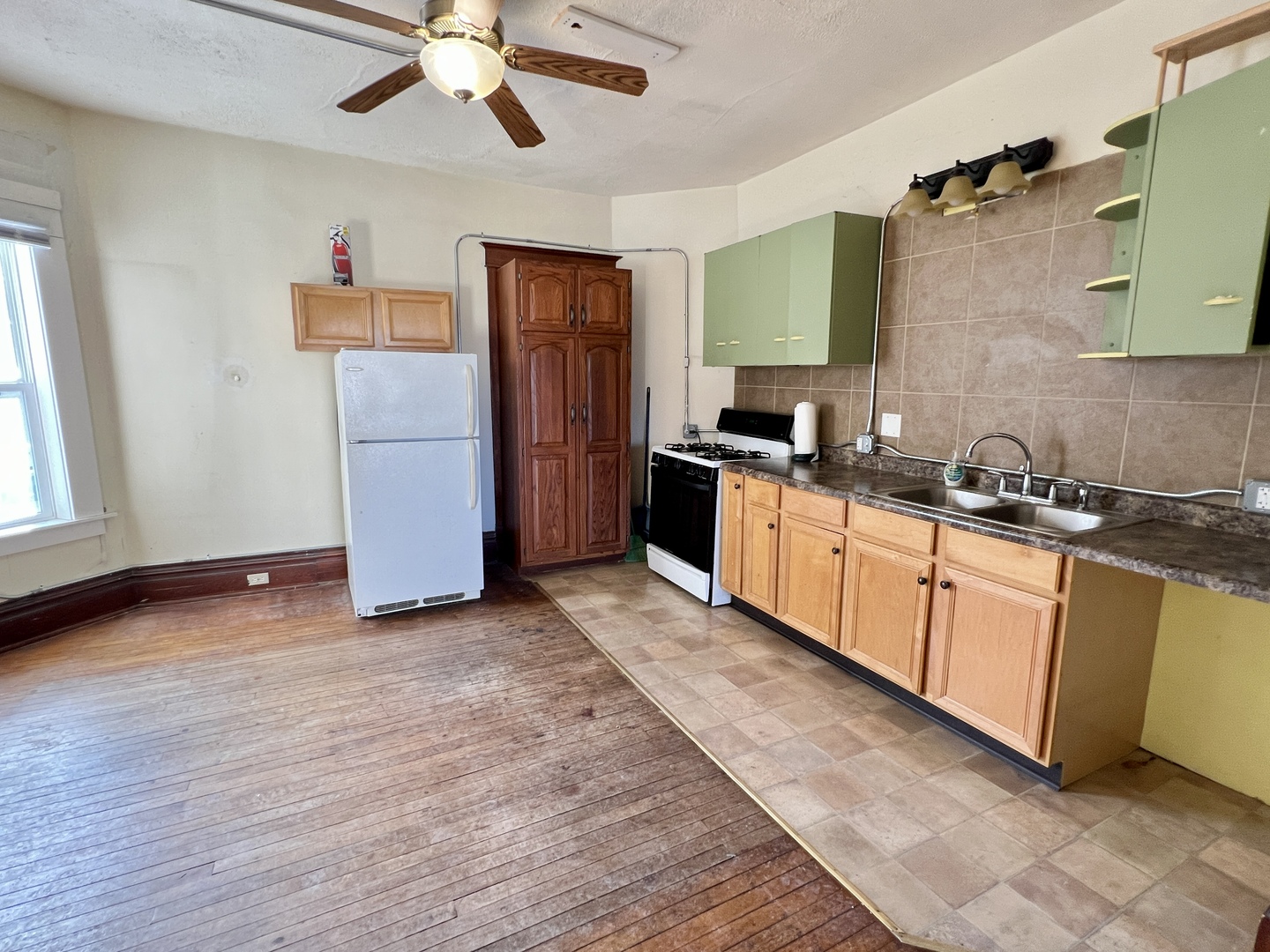 216 E South Street Unit: 2