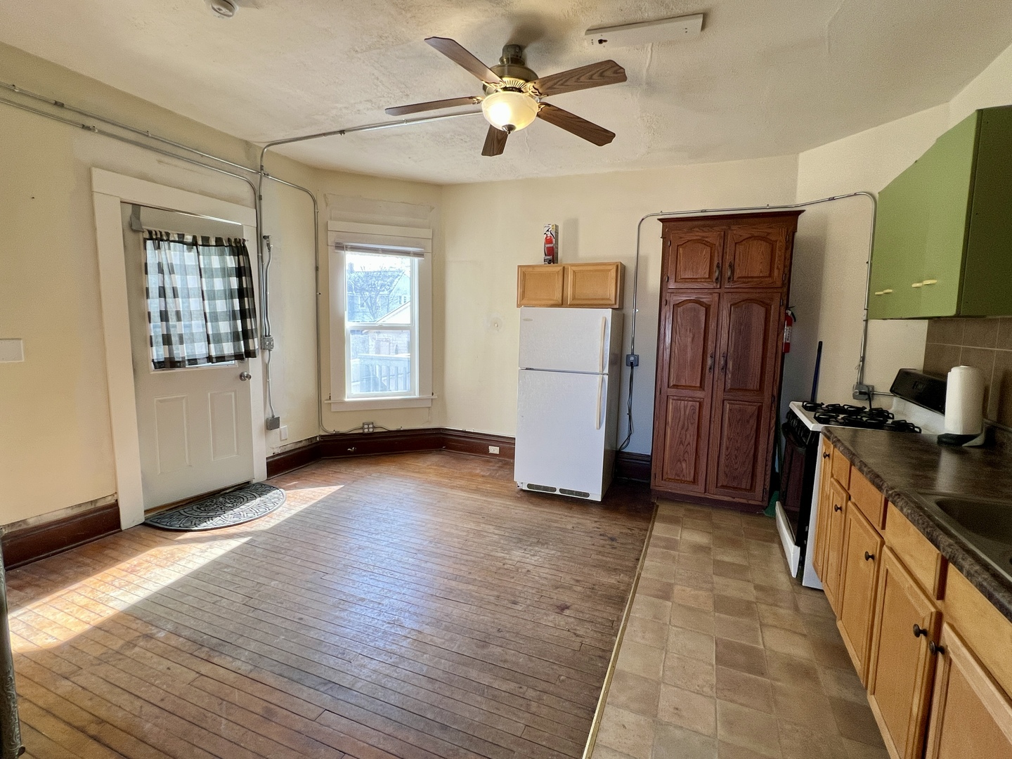 216 E South Street Unit: 2